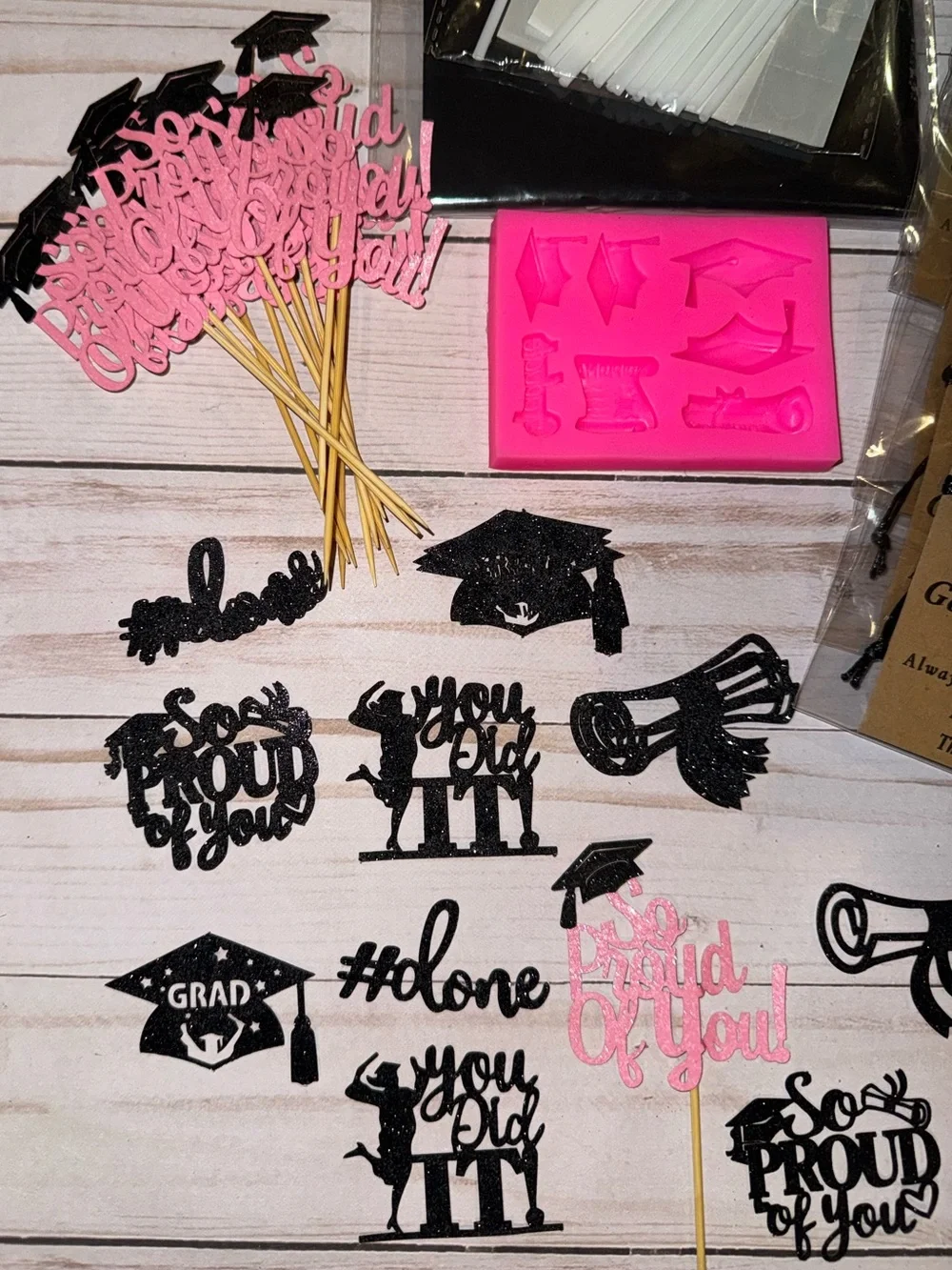 Graduation party accessories